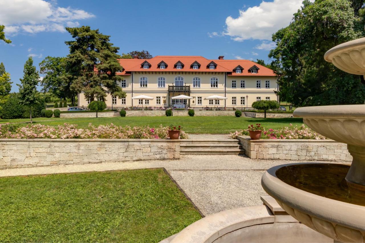 Castle Hotel Grof Degenfeld Superior ตาร์ซาล ภายนอก รูปภาพ