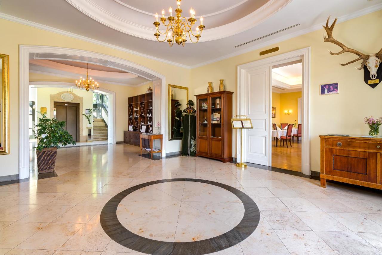 Castle Hotel Grof Degenfeld Superior ตาร์ซาล ภายนอก รูปภาพ