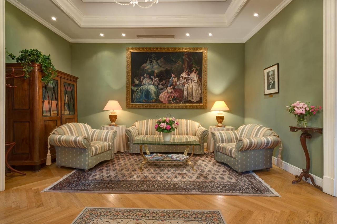 Castle Hotel Grof Degenfeld Superior ตาร์ซาล ภายนอก รูปภาพ