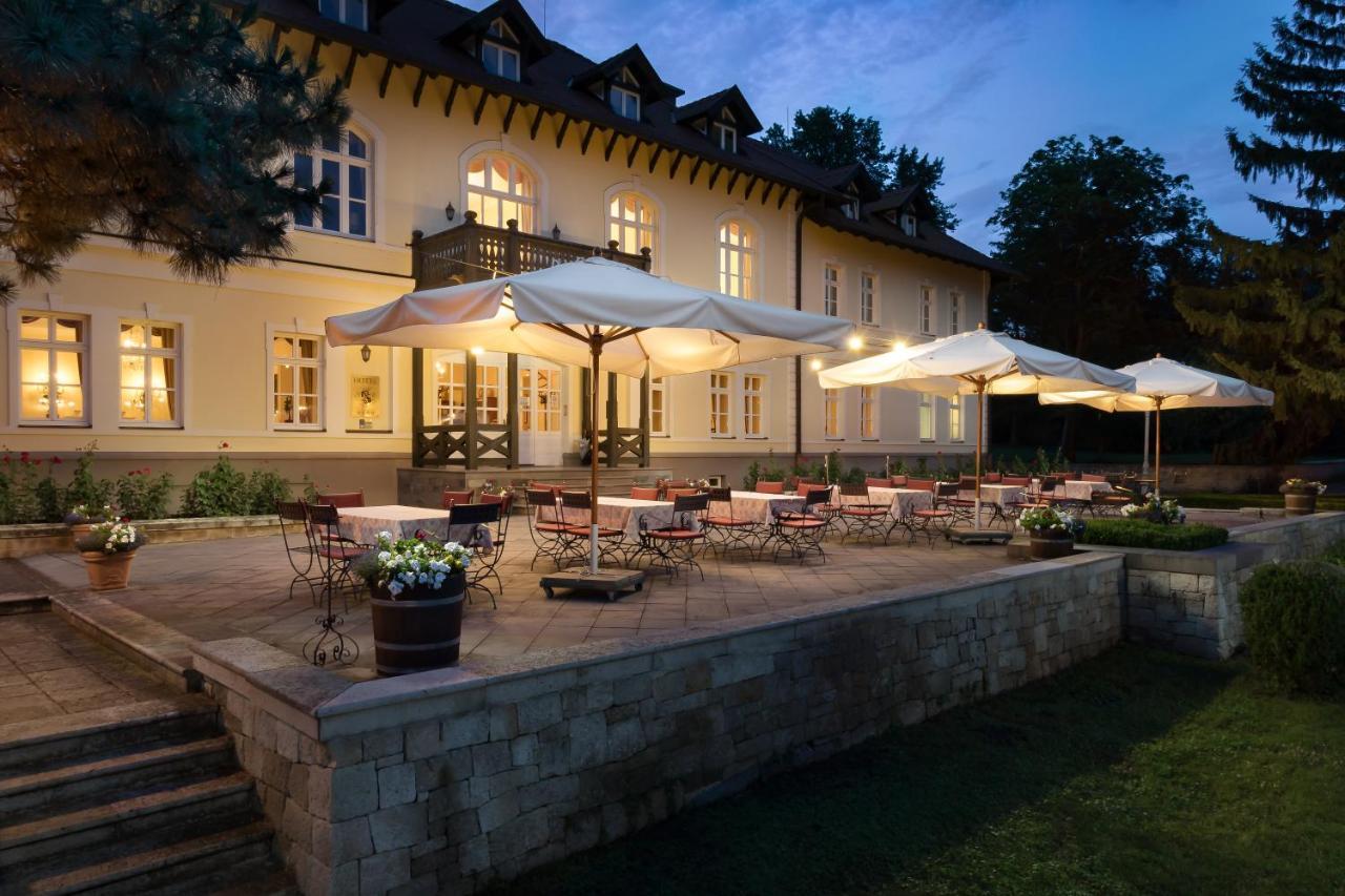 Castle Hotel Grof Degenfeld Superior ตาร์ซาล ภายนอก รูปภาพ