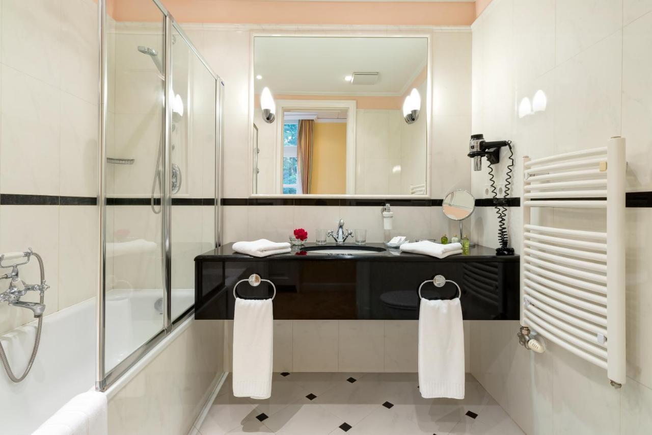 Castle Hotel Grof Degenfeld Superior ตาร์ซาล ภายนอก รูปภาพ