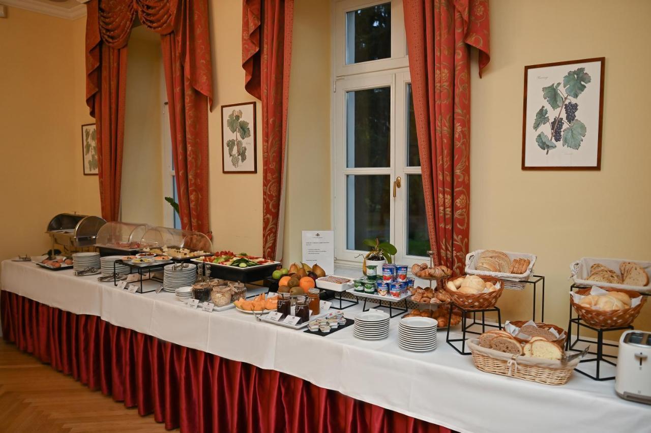 Castle Hotel Grof Degenfeld Superior ตาร์ซาล ภายนอก รูปภาพ