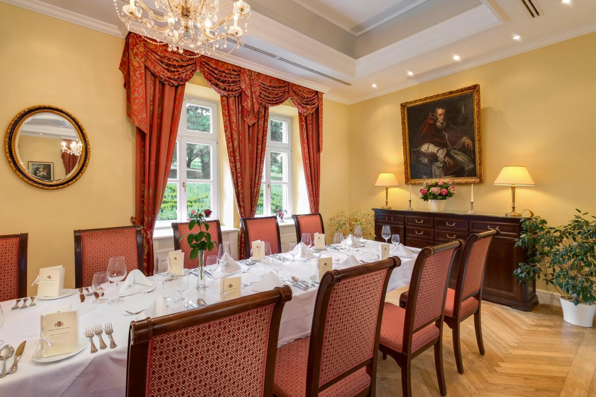 Castle Hotel Grof Degenfeld Superior ตาร์ซาล ภายนอก รูปภาพ