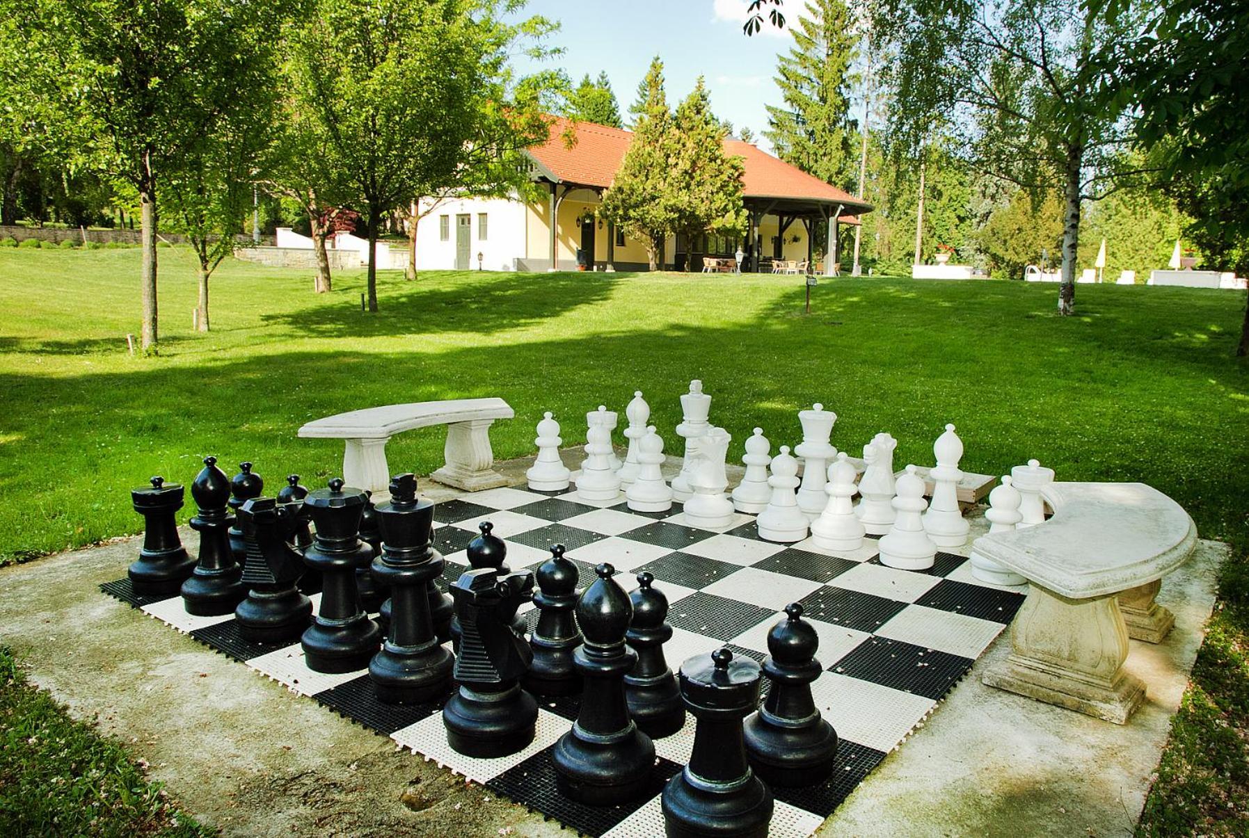 Castle Hotel Grof Degenfeld Superior ตาร์ซาล ภายนอก รูปภาพ