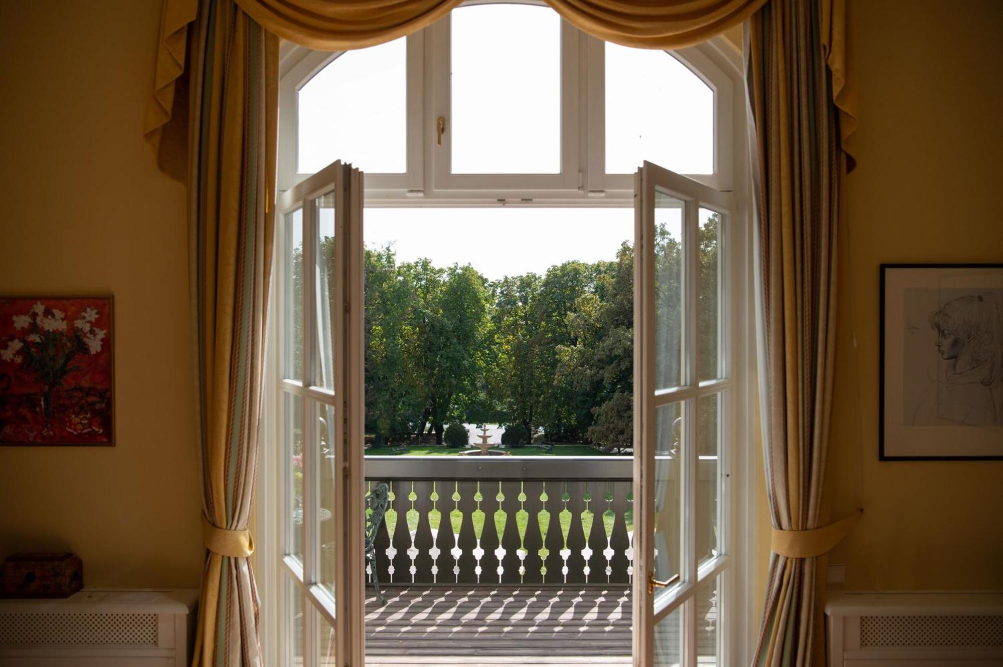 Castle Hotel Grof Degenfeld Superior ตาร์ซาล ภายนอก รูปภาพ