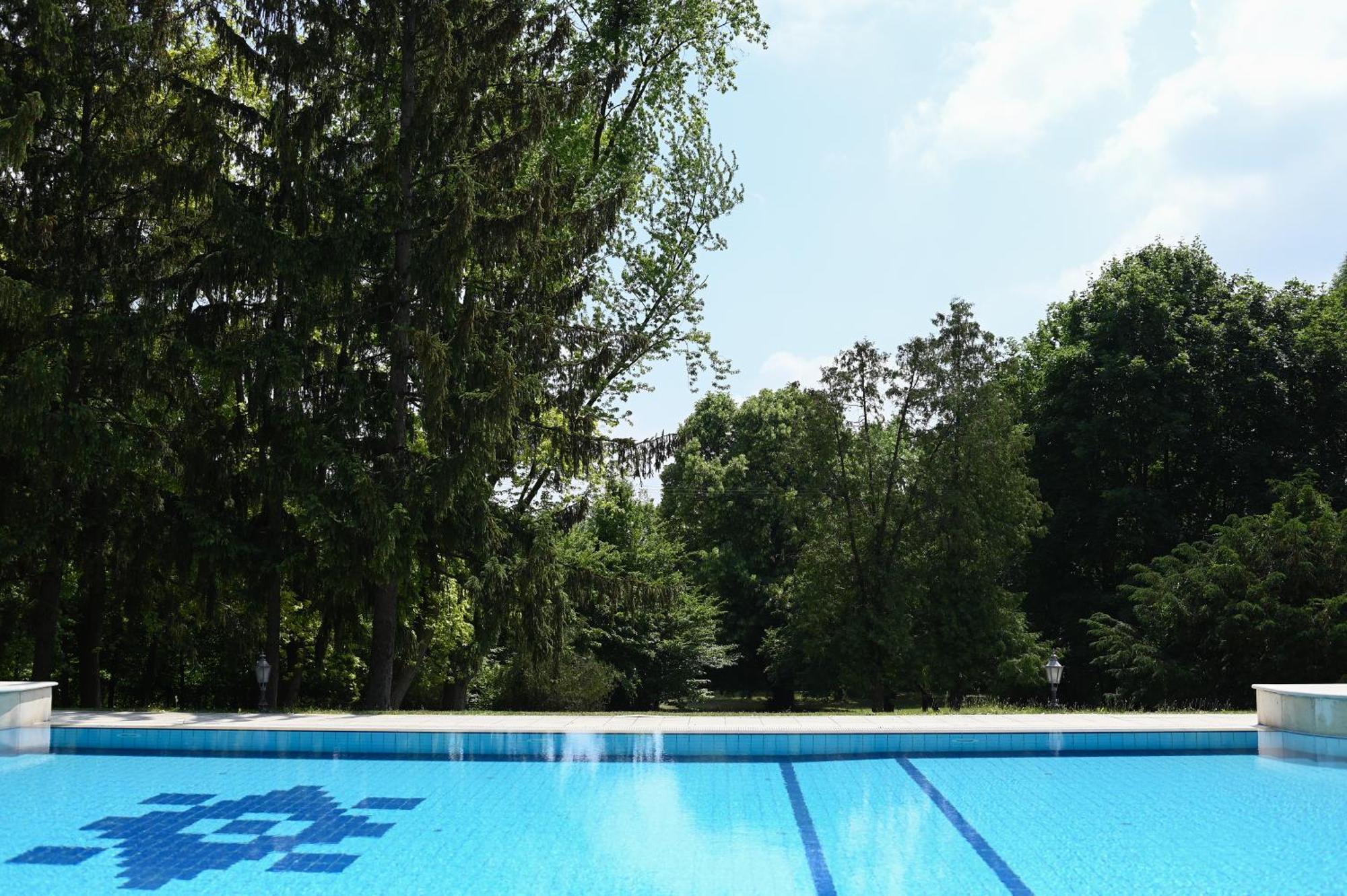 Castle Hotel Grof Degenfeld Superior ตาร์ซาล ภายนอก รูปภาพ