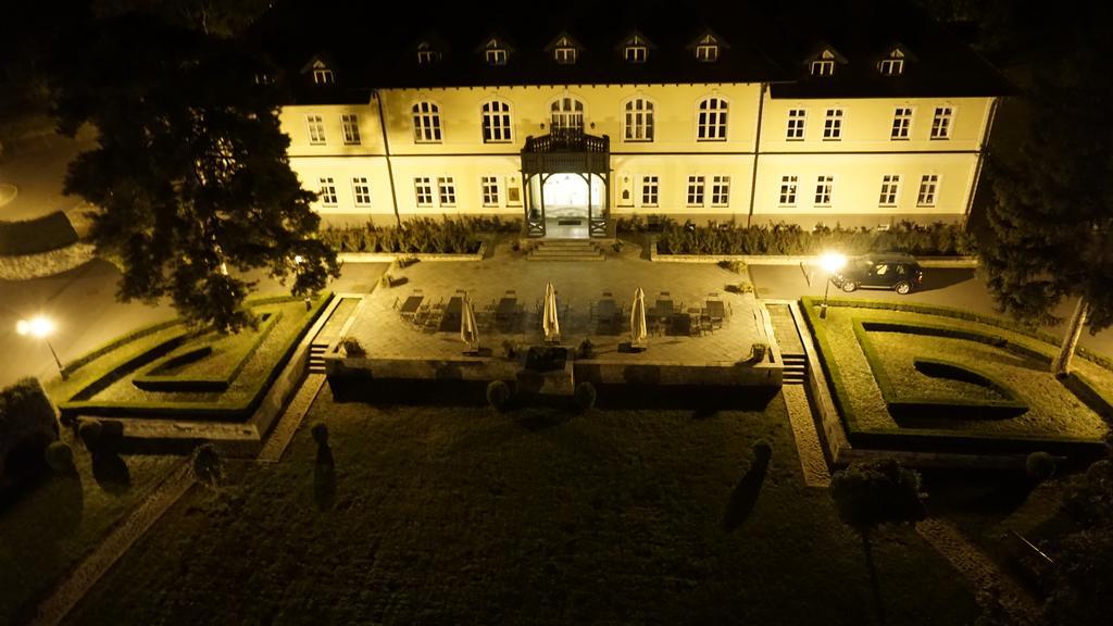 Castle Hotel Grof Degenfeld Superior ตาร์ซาล ภายนอก รูปภาพ